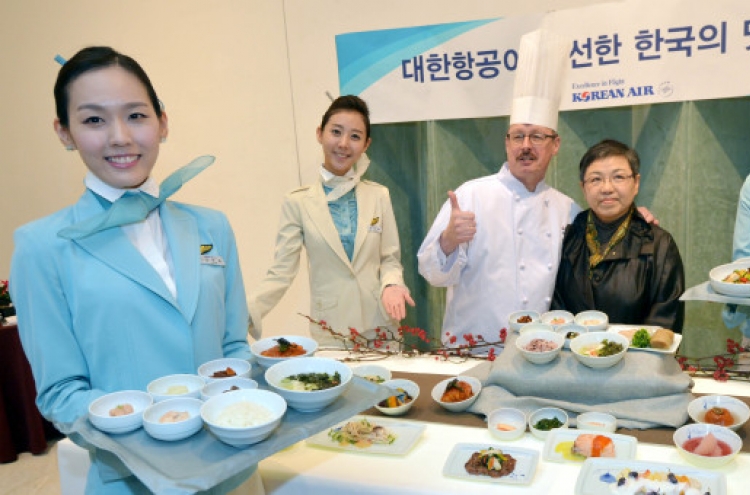 [Photo News] Hanjeongsik service on board