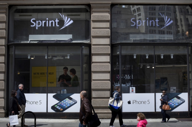 Sprint eyes offer for T-Mobile: report