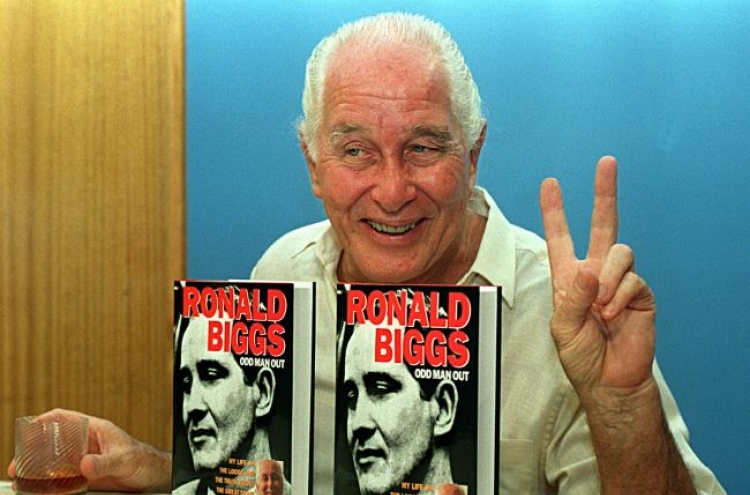 ‘Great Train Robber’ Ronnie Biggs dies