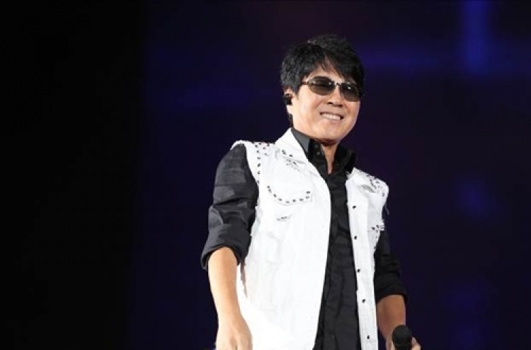 Cho Yong-pil chosen as best singer of 2013: annual poll