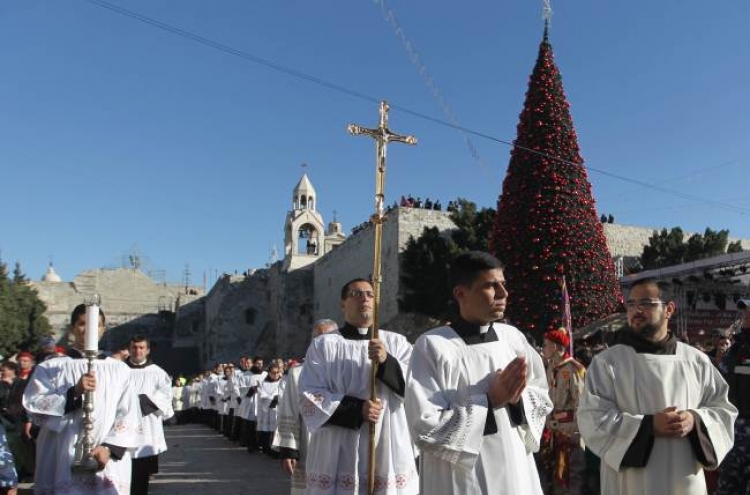 Crowds throng Bethlehem for Christmas