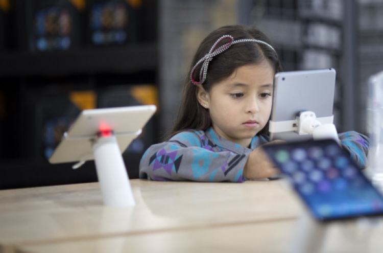 Experts worry about child tablet use