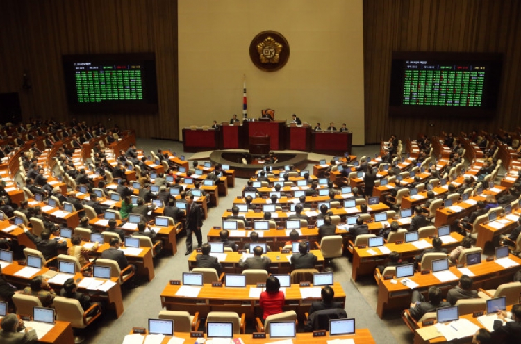 Parliament belatedly approves budget, foreign investment bills