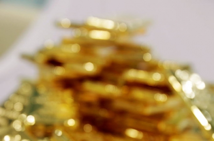 Gold sees biggest yearly rout since ’81