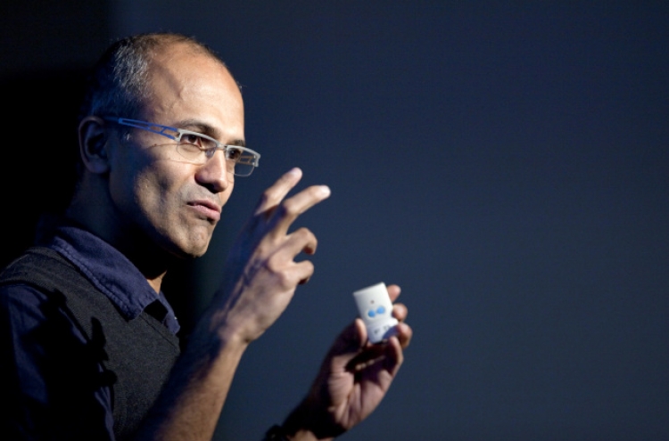 Microsoft nears CEO choice, mulls Gates role