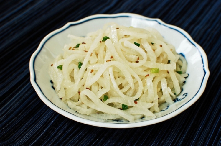 Mu namul (radish side dish)