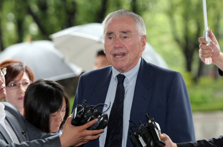 Former U.S. envoy to Seoul visits Pyongyang