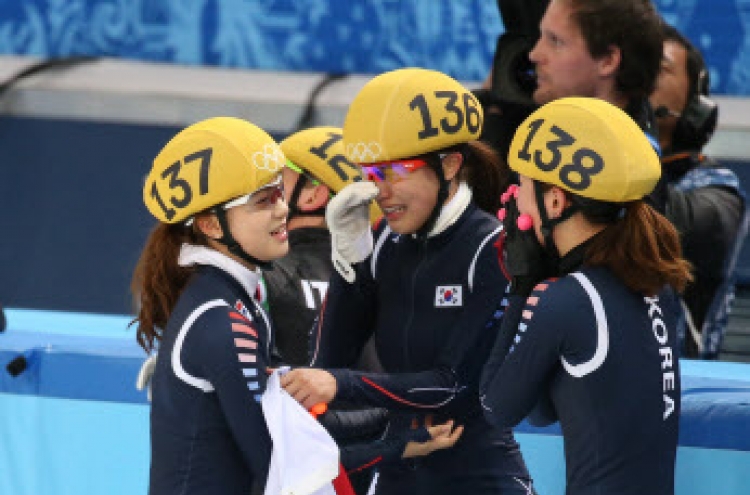 Korea wins gold in women's short track relay