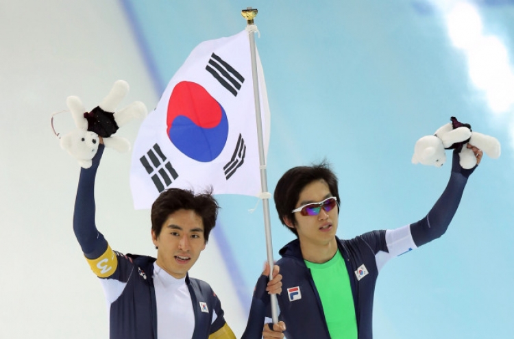 Korea wins silver in men's team pursuit speed skating