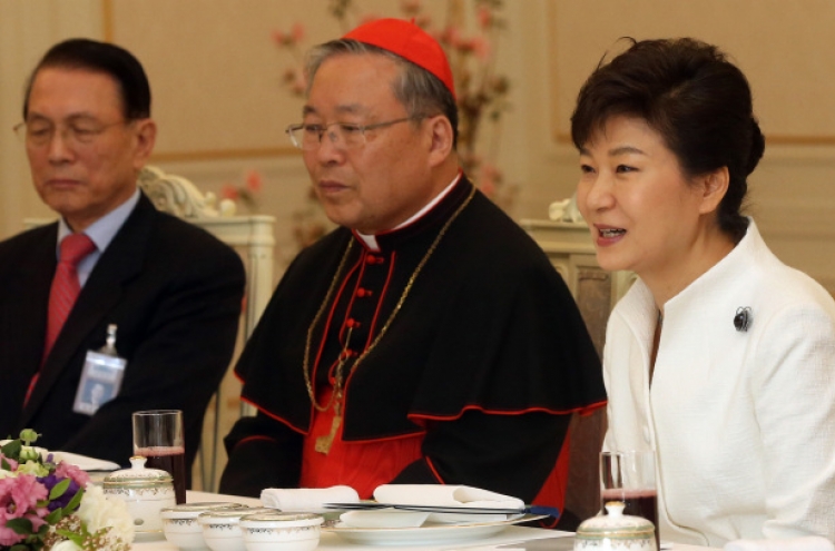 [Photo News] Lunch with bishops