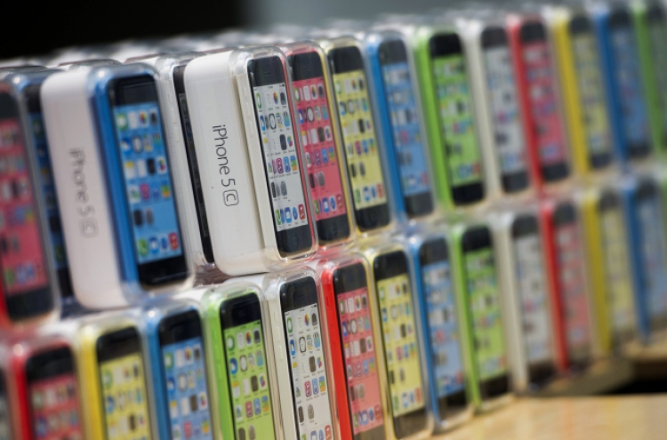 Apple unveils more affordable iPhone 5C with less memory