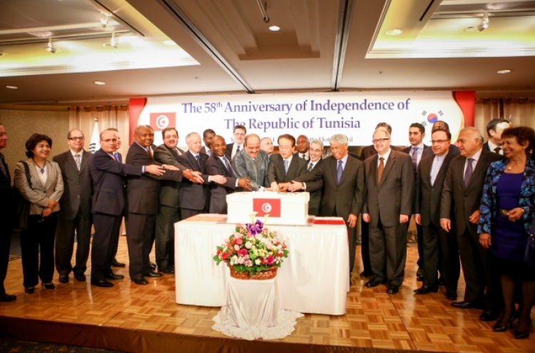 Envoy presses for investment in post-revolution Tunisia