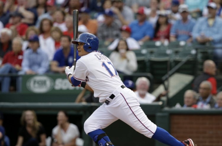 Choo Shin-soo gets first two hits, scores winning run for Texas