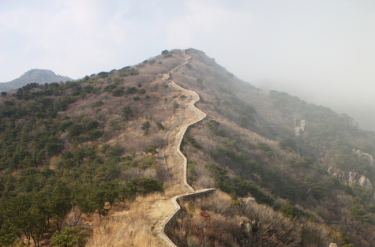 Rock climbers and herb gatherers