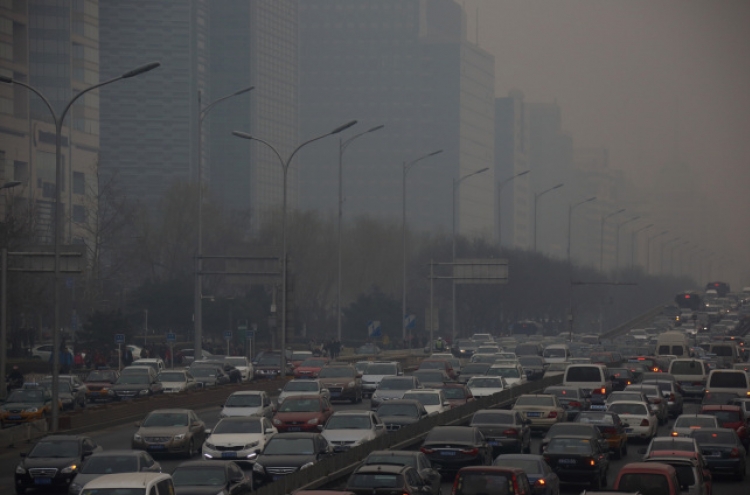 China’s smog splits families as firms pay for fresh air