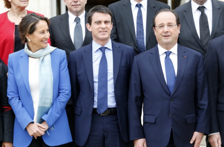 Valls vows tax cuts for firms, households