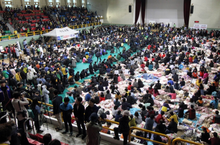[Ferry Disaster] Families of victims lambaste government, rescue staff