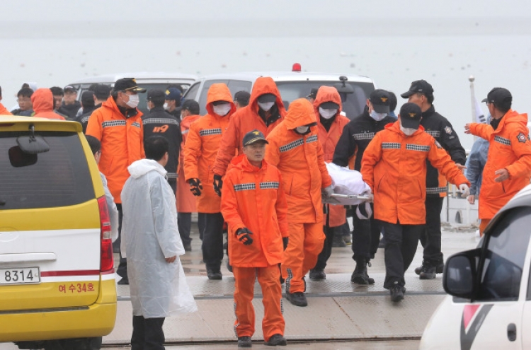 [Ferry Disaster] ‘Sewol bodies show signs of decomposition’: CSI medical examiner