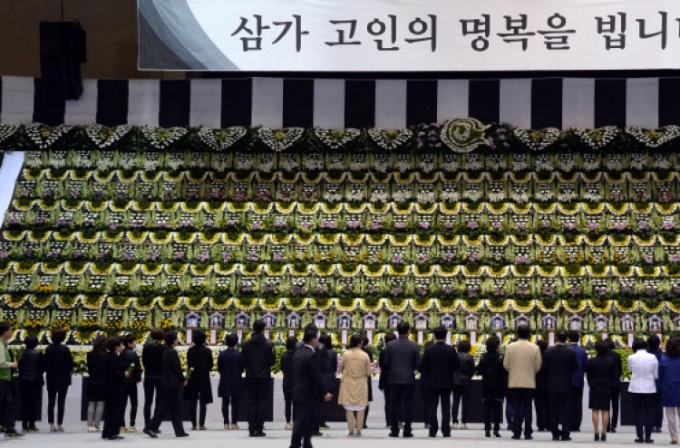 [Ferry Disaster] Despair sinks in over Sewol