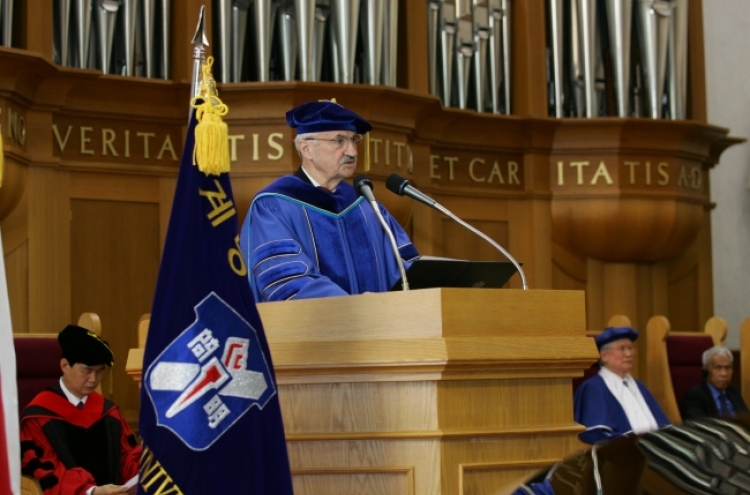 Polish ambassador receives honorary degree in law