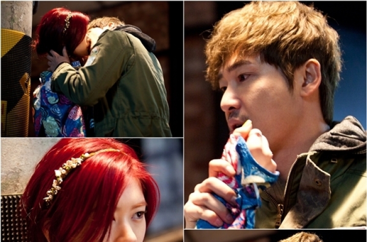 Kang Ji-hwan, Jung So-min kick off ‘Big Man’ with ‘fiery kiss’