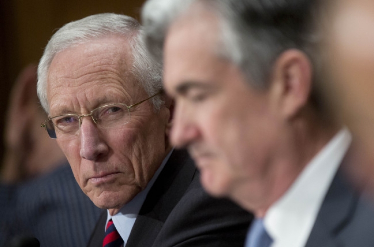 Fischer gains support of Senate panel for Fed vice chairman