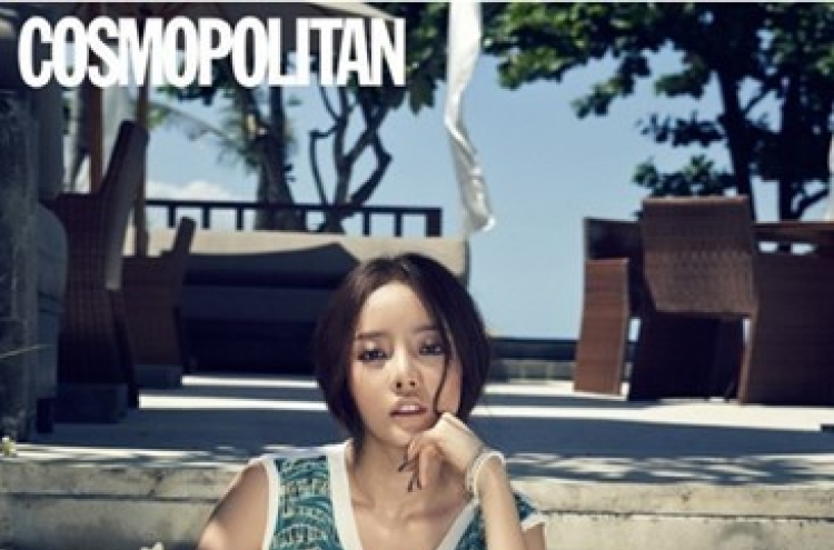 Kara’s Goo Hara wearing trendy summer outfits in Bali