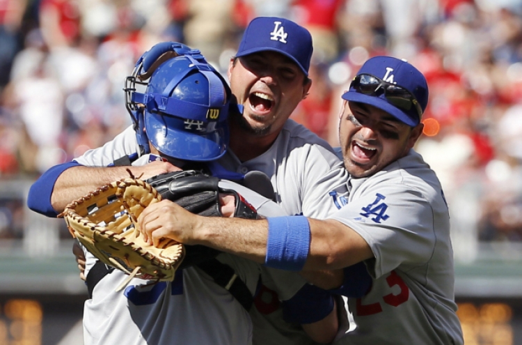 Beckett pitches no-hitter