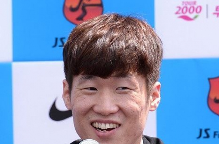 Park Ji-sung spotted on filming site of ‘Running Man’