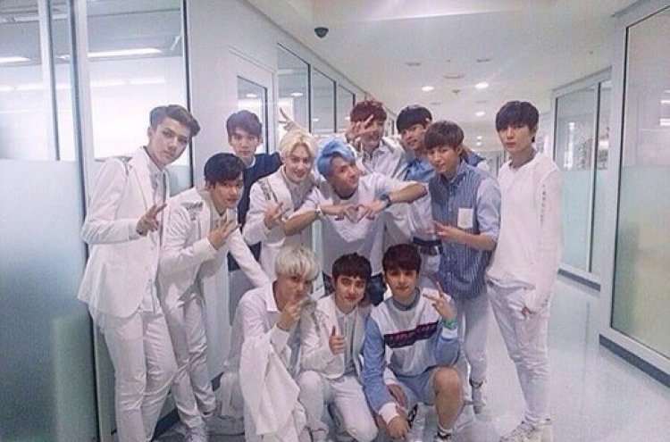 EXO-K, VIXX show friendship in photo