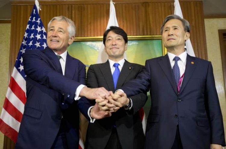 S. Korea, U.S., Japan push for intelligence-sharing pact