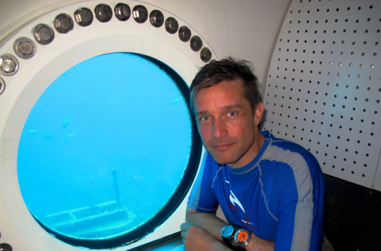Cousteau plans 31-day underwater mission