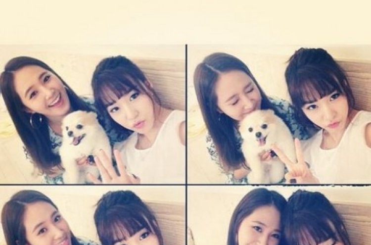 Yuri, Tiffany take selfie together