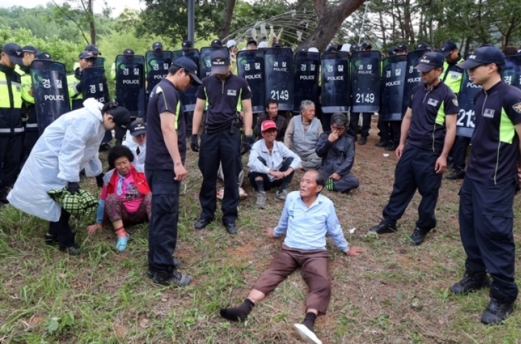 Authorities move in on Miryang power-line protesters