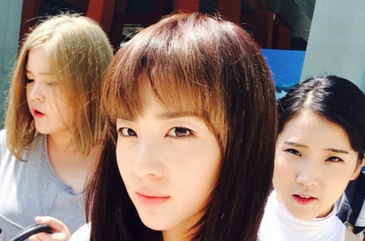 Sandara Park reveals her beauty with new bangs