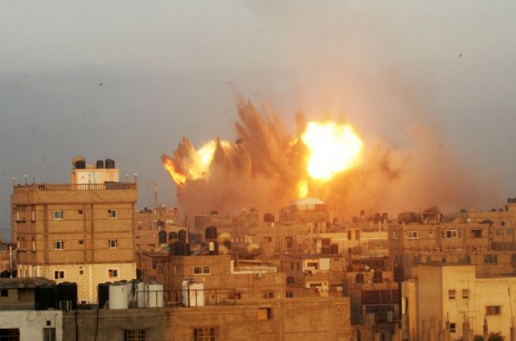 Israeli warplanes keep up raids on Gaza