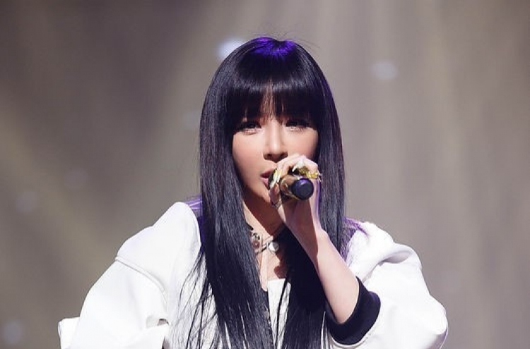 2NE1’s Park Bom to step down from TV show ‘Roommate’