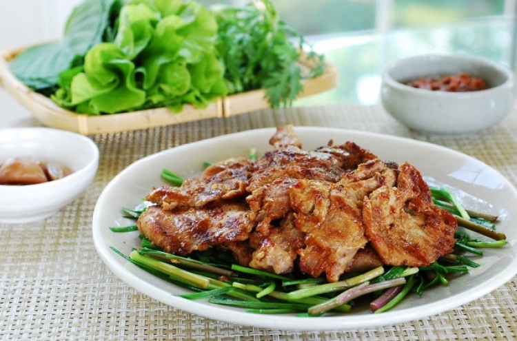 Dwaejigogi doenjang gui (doenjang marinated pork)