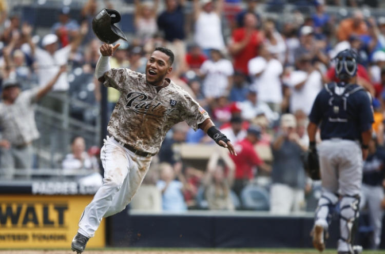 Cabrera’s hit in 10th lifts Padres over Braves