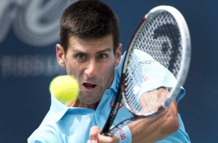 Djokovic, Murray advance in Toronto