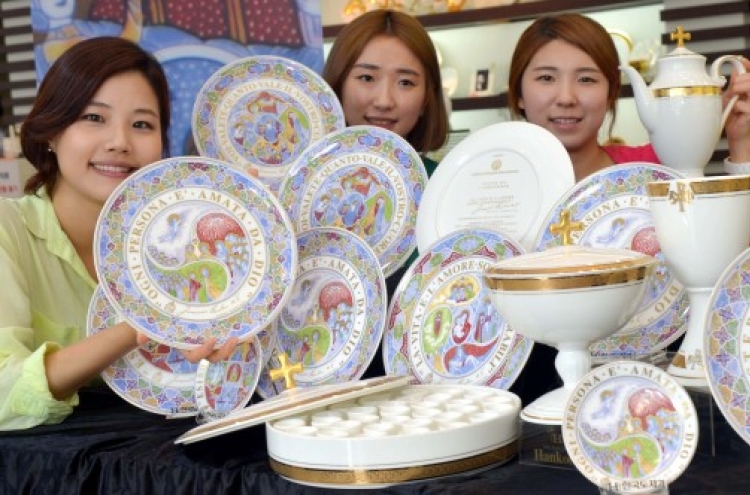 (Photo News) Plates for the Vatican