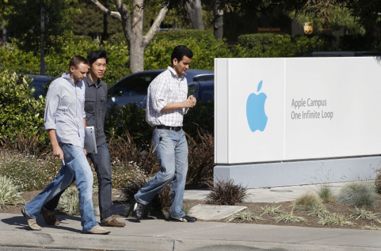 Apple’s jobs held mostly by white, Asian men