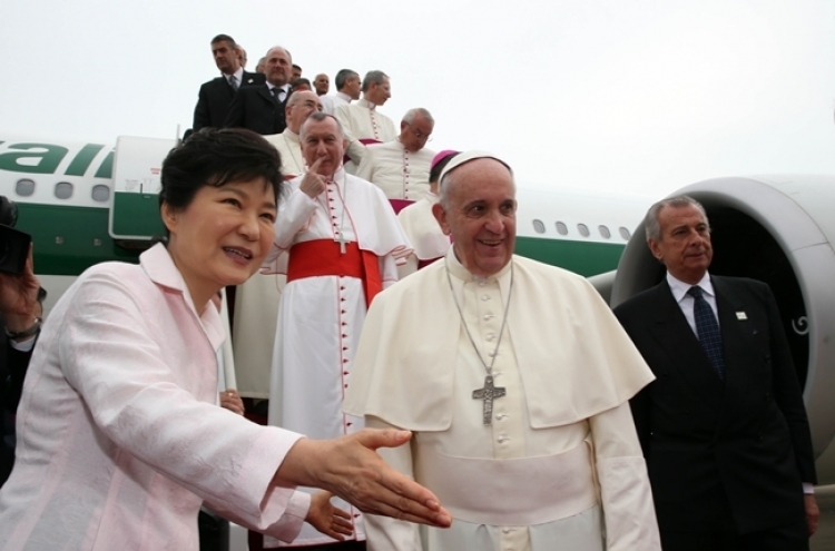 [Papal Visit] Pope Francis arrives in Korea