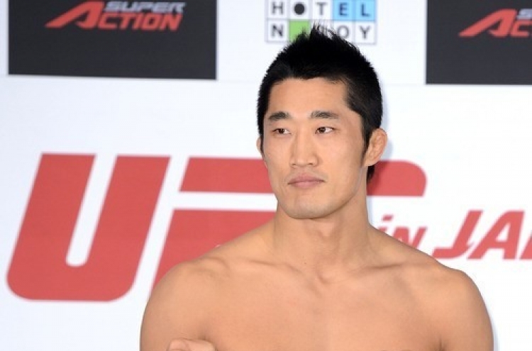 UFC 김동현, 美 우들리에 1라운드 TKO 패...5연승 좌절