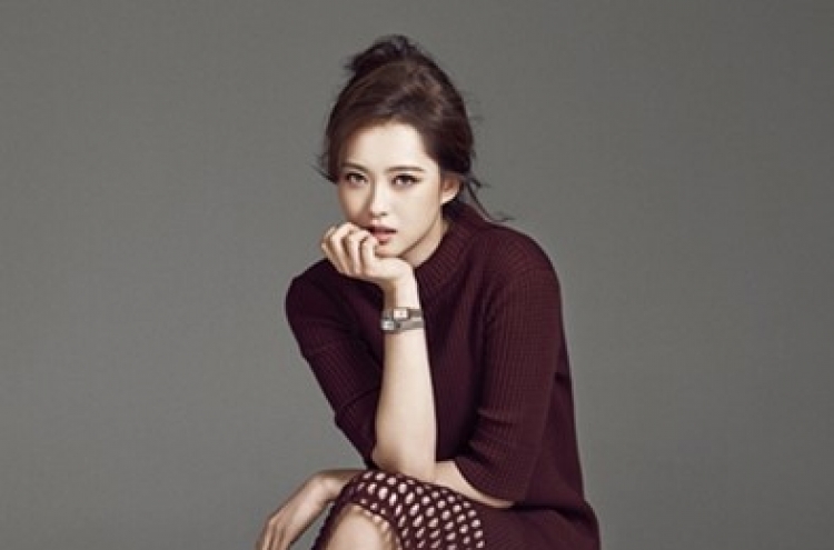 Go Ara boosts elegance in fashion shoot