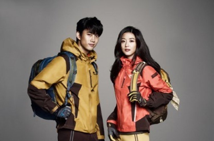 Jun Ji-hyun and Taecyeon light up fashion shoot