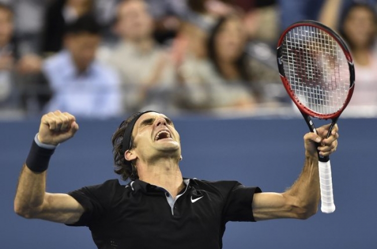 Federer saves 2 match points, reaches U.S. Open semis
