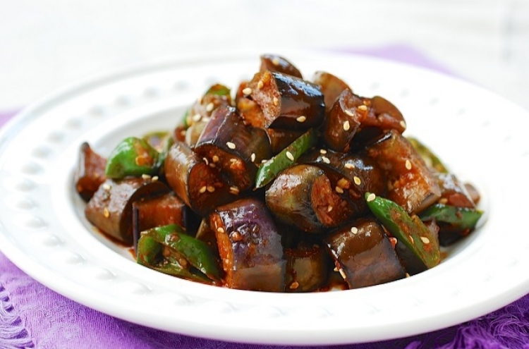 Gaji bokkeum (stir-fried eggplants)