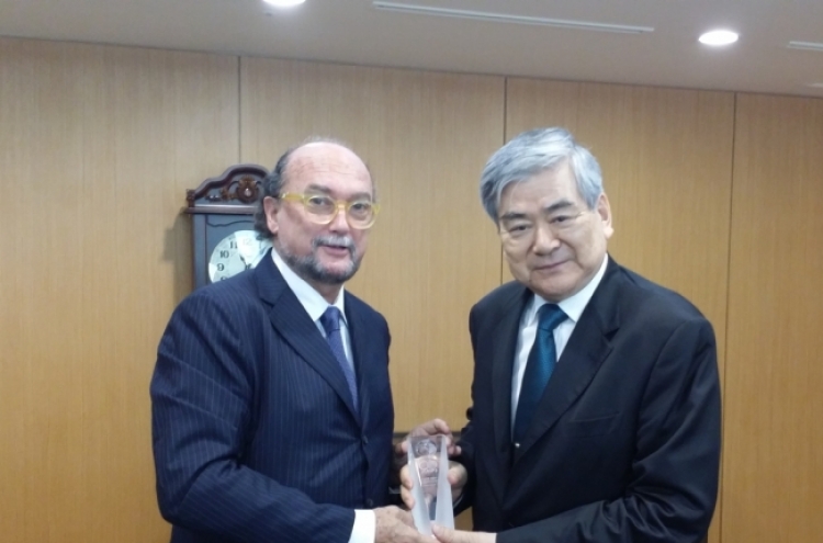 Hanjin chairman honored for sports contributions