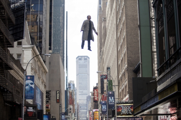 Keaton soars again in ‘Birdman’